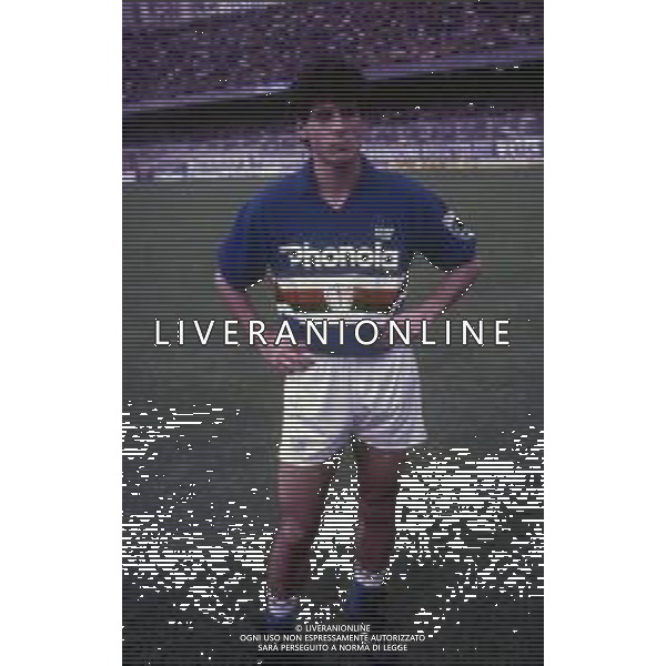 RETROSPETTIVA FAUSTO SALSANO CALCIATORE NELLA FOTO FAUSTO SALSANO CON LA MAGLIA DELLA SAMPDORIA  AG ALDO LIVERANI SAS 