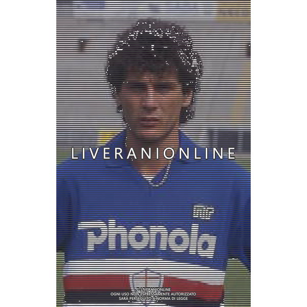 RETROSPETTIVA FAUSTO SALSANO CALCIATORE NELLA FOTO FAUSTO SALSANO CON LA MAGLIA DELLA SAMPDORIA  AG ALDO LIVERANI SAS 