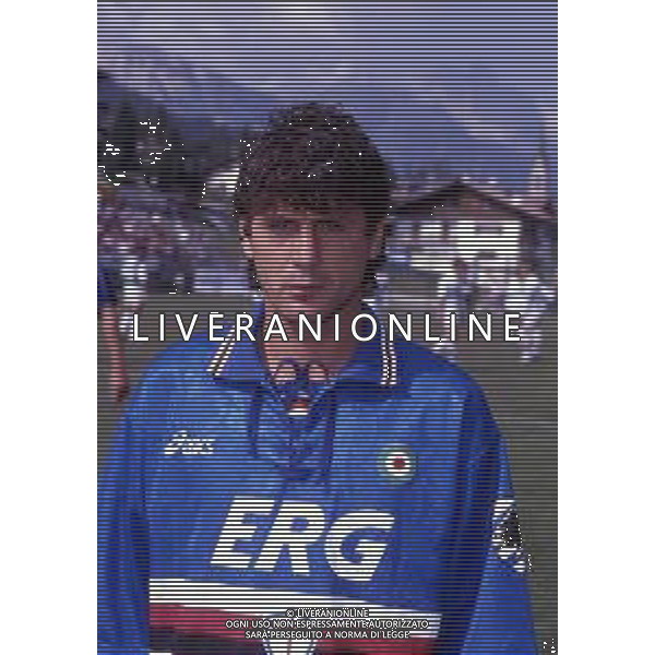 RETROSPETTIVA FAUSTO SALSANO CALCIATORE NELLA FOTO FAUSTO SALSANO CON LA MAGLIA DELLA SAMPDORIA  AG ALDO LIVERANI SAS 