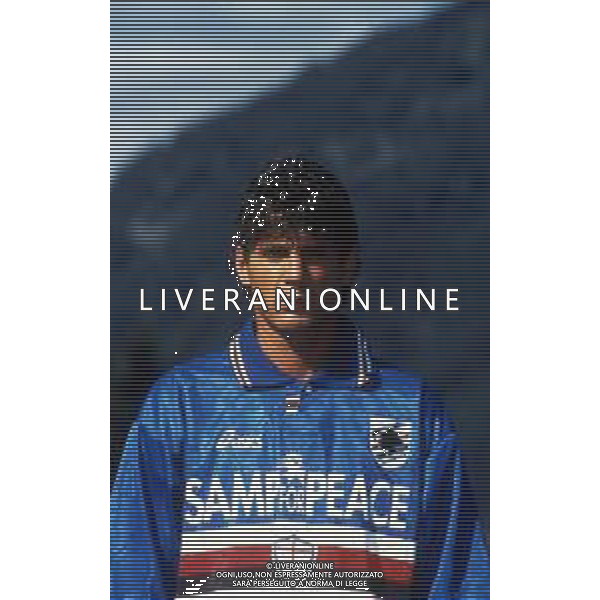 RETROSPETTIVA FAUSTO SALSANO CALCIATORE NELLA FOTO FAUSTO SALSANO CON LA MAGLIA DELLA SAMPDORIA  AG ALDO LIVERANI SAS 