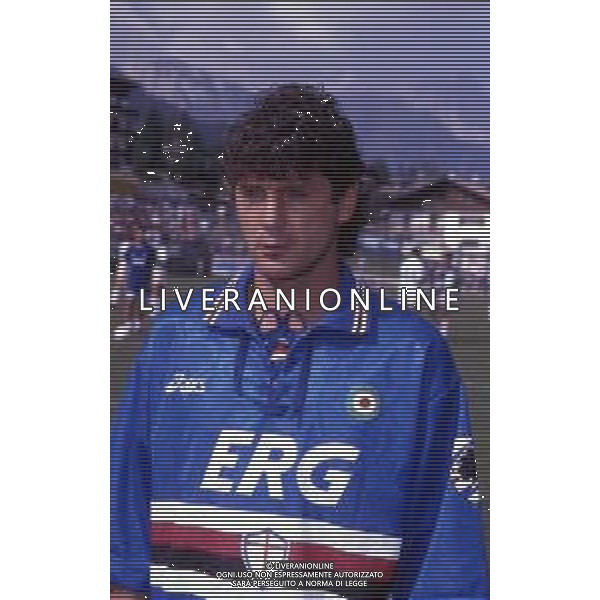 RETROSPETTIVA FAUSTO SALSANO CALCIATORE NELLA FOTO FAUSTO SALSANO CON LA MAGLIA DELLA SAMPDORIA  AG ALDO LIVERANI SAS 