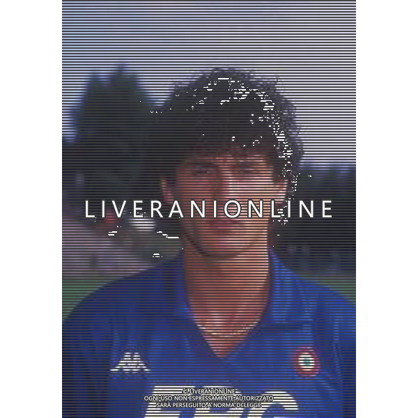 RETROSPETTIVA FAUSTO SALSANO CALCIATORE NELLA FOTO FAUSTO SALSANO CON LA MAGLIA DELLA SAMPDORIA  AG ALDO LIVERANI SAS 