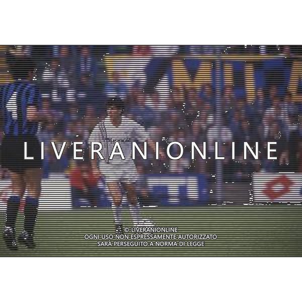RETROSPETTIVA FAUSTO SALSANO CALCIATORE NELLA FOTO FAUSTO SALSANO CON LA MAGLIA DELLA SAMPDORIA  AG ALDO LIVERANI SAS 