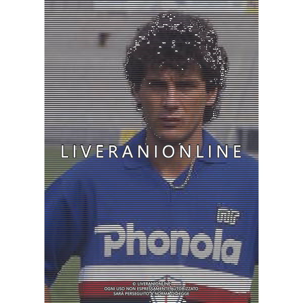 RETROSPETTIVA FAUSTO SALSANO CALCIATORE NELLA FOTO FAUSTO SALSANO CON LA MAGLIA DELLA SAMPDORIA  AG ALDO LIVERANI SAS 
