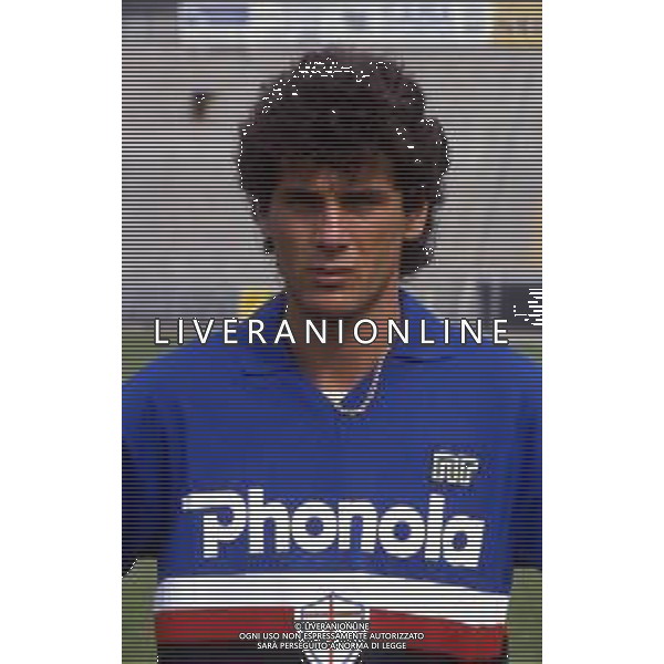 RETROSPETTIVA FAUSTO SALSANO CALCIATORE NELLA FOTO FAUSTO SALSANO CON LA MAGLIA DELLA SAMPDORIA  AG ALDO LIVERANI SAS 