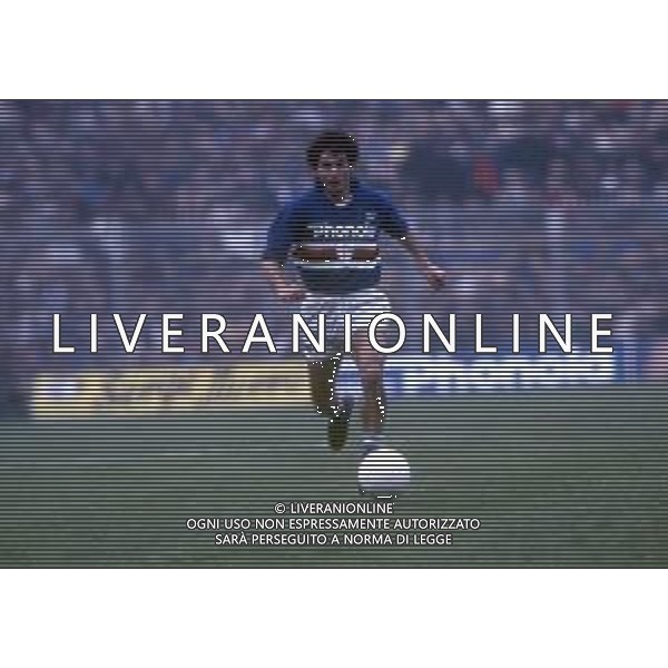 RETROSPETTIVA FAUSTO SALSANO CALCIATORE NELLA FOTO FAUSTO SALSANO CON LA MAGLIA DELLA SAMPDORIA  AG ALDO LIVERANI SAS 