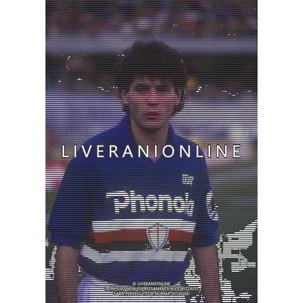 RETROSPETTIVA FAUSTO SALSANO CALCIATORE NELLA FOTO FAUSTO SALSANO CON LA MAGLIA DELLA SAMPDORIA  AG ALDO LIVERANI SAS 