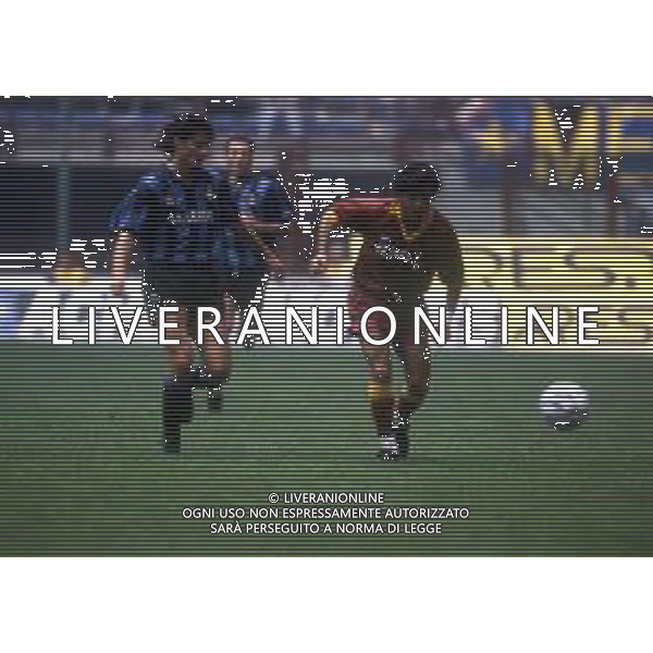 RETROSPETTIVA FAUSTO SALSANO CALCIATORE NELLA FOTO FAUSTO SALSANO CON LA MAGLIA DELLA ROMA CALCIO AG ALDO LIVERANI SAS