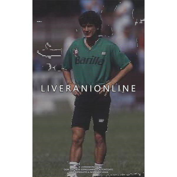 RETROSPETTIVA FAUSTO SALSANO CALCIATORE NELLA FOTO FAUSTO SALSANO CON LA MAGLIA DELLA ROMA CALCIO AG ALDO LIVERANI SAS