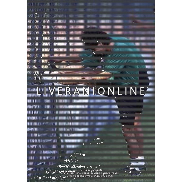 RETROSPETTIVA FAUSTO SALSANO CALCIATORE NELLA FOTO FAUSTO SALSANO CON LA MAGLIA DELLA ROMA CALCIO AG ALDO LIVERANI SAS