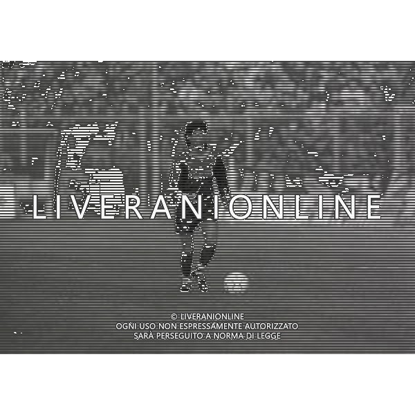 RETROSPETTIVA FAUSTO SALSANO CALCIATORE NELLA FOTO FAUSTO SALSANO CON LA MAGLIA DELLA SAMPDORIA CALCIO NELL\'ANNO 1993-1994 AG ALDO LIVERANI SAS