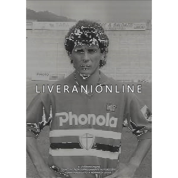 RETROSPETTIVA FAUSTO SALSANO CALCIATORE NELLA FOTO FAUSTO SALSANO CON LA MAGLIA DELLA SAMPDORIA CALCIO NELL\'ANNO 1986-1987 AG ALDO LIVERANI SAS