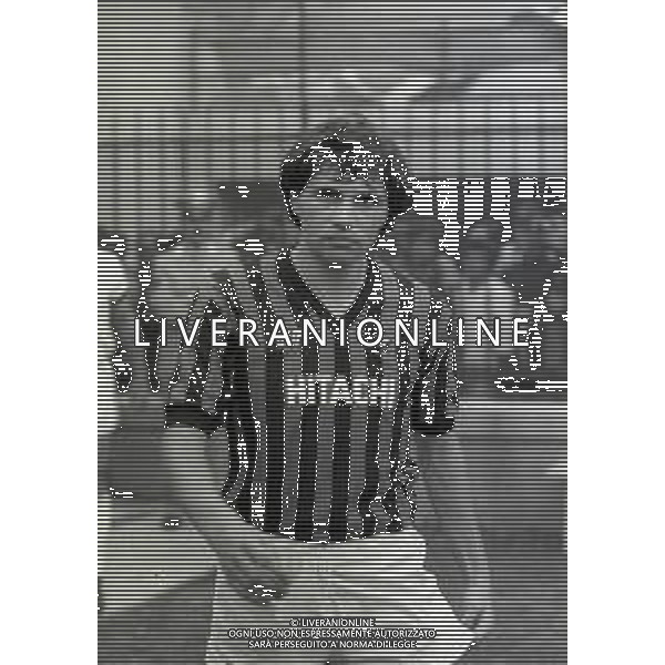 RETROSPETTIVA VINICIO VERZA CALCIATORE NELLA FOTO VINICIO VERZA CON LA MAGLIA DEL MILAN AG ALDO LIVERANI SAS