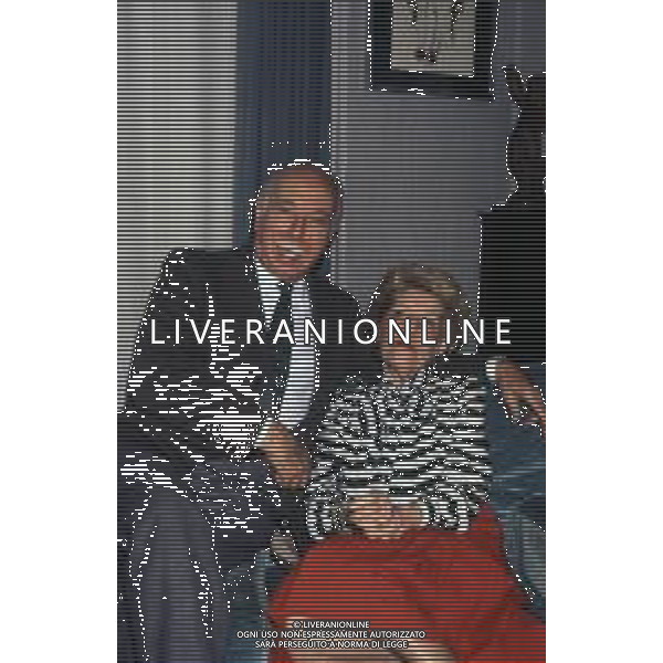 RETROSPETTIVA ERNESTO CALINDRI ATTORE NELLA FOTO ERNESTO CALINDRI NELL\'ANNO 1988 CON LA MOGLIE AG ALDO LIVERANI SAS 