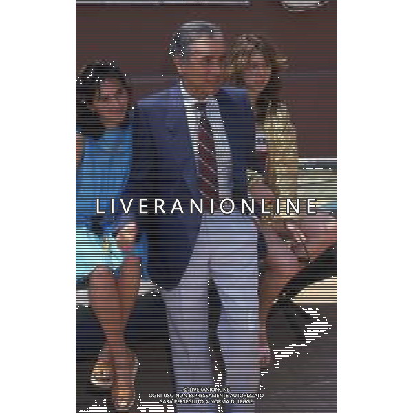 RETROSPETTIVA ENZO TORTORA PRESENTATORE TELEVISIVO NELLA FOTO ENZO TORTORA CON LE FIGLIE SILVIA E GAIA NELL\'ANNO 1982 A TAORMINA AG ALDO LIVERANI SAS