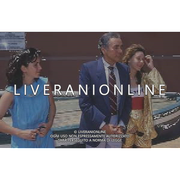 RETROSPETTIVA ENZO TORTORA PRESENTATORE TELEVISIVO NELLA FOTO ENZO TORTORA CON LE FIGLIE SILVIA E GAIA NELL\'ANNO 1982 A TAORMINA AG ALDO LIVERANI SAS