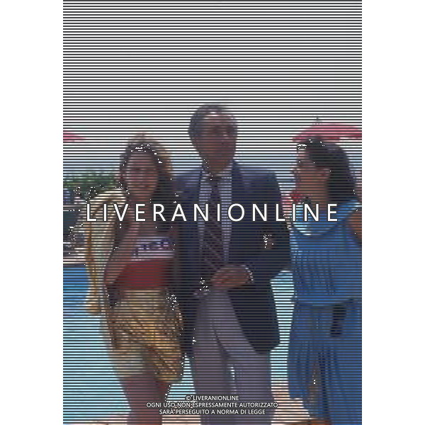RETROSPETTIVA ENZO TORTORA PRESENTATORE TELEVISIVO NELLA FOTO ENZO TORTORA CON LE FIGLIE SILVIA E GAIA NELL\'ANNO 1982 AG ALDO LIVERANI SAS