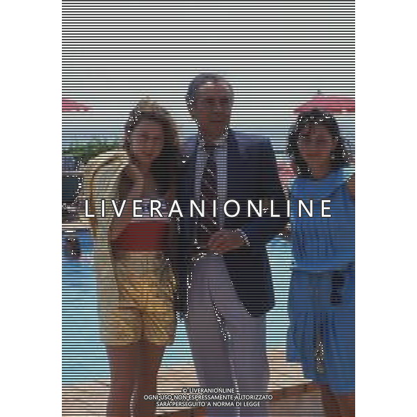 RETROSPETTIVA ENZO TORTORA PRESENTATORE TELEVISIVO NELLA FOTO ENZO TORTORA CON LE FIGLIE SILVIA E GAIA NELL\'ANNO 1982 AG ALDO LIVERANI SAS