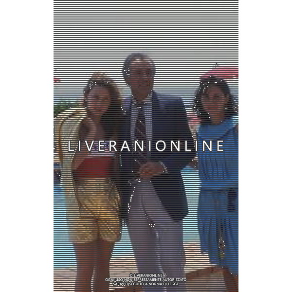 RETROSPETTIVA ENZO TORTORA PRESENTATORE TELEVISIVO NELLA FOTO ENZO TORTORA CON LE FIGLIE SILVIA E GAIA NELL\'ANNO 1982 AG ALDO LIVERANI SAS