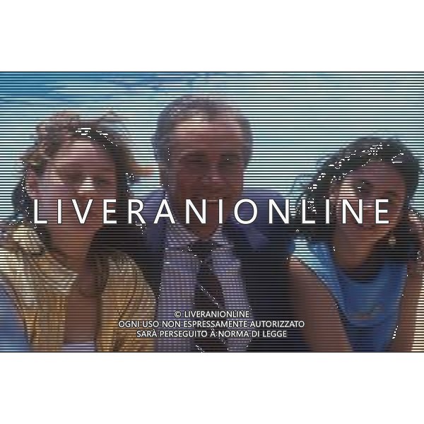 RETROSPETTIVA ENZO TORTORA PRESENTATORE TELEVISIVO NELLA FOTO ENZO TORTORA CON LE FIGLIE SILVIA E GAIA NELL\'ANNO 1982 AG ALDO LIVERANI SAS