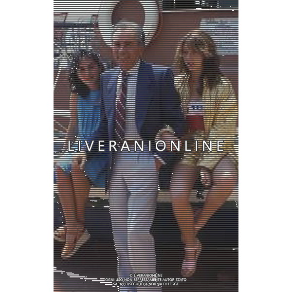 RETROSPETTIVA ENZO TORTORA PRESENTATORE TELEVISIVO NELLA FOTO ENZO TORTORA CON LE FIGLIE SILVIA E GAIA NELL\'ANNO 1982 AG ALDO LIVERANI SAS