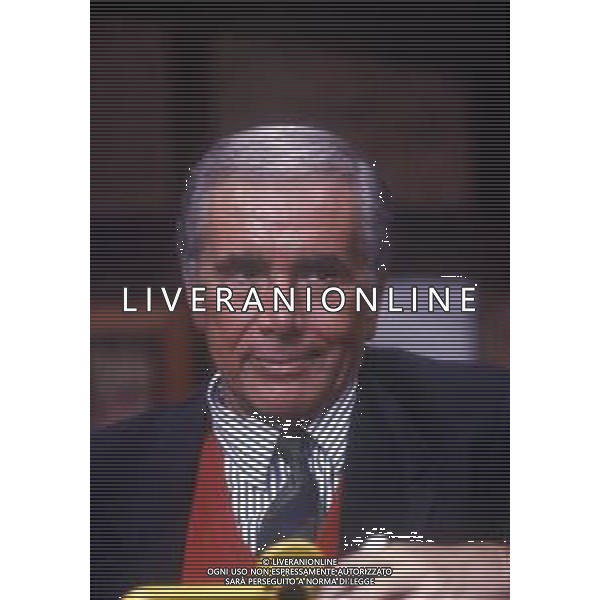 RETROSPETTIVA ENZO TORTORA PRESENTATORE TELEVISIVO NELLA FOTO ENZO TORTORA NELLA TRASMISSIONE TELEVISIVA “PORTOBELLO“ AG ALDO LIVERANI SAS
