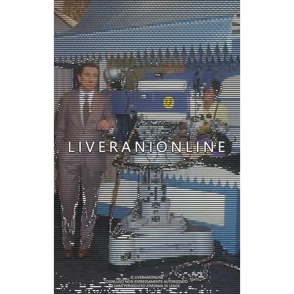 RETROSPETTIVA ENZO TORTORA PRESENTATORE TELEVISIVO NELLA FOTO ENZO TORTORA NELLA TRASMISSIONE TELEVISIVA “PORTOBELLO“ AG ALDO LIVERANI SAS