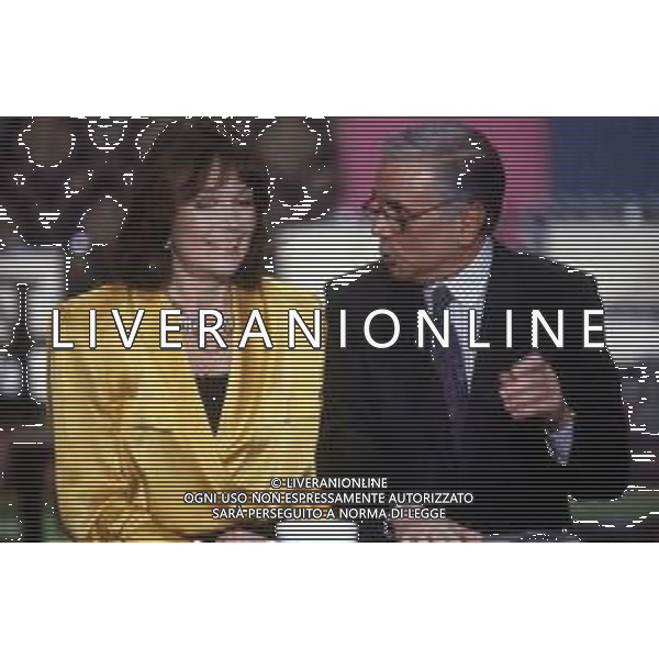 RETROSPETTIVA ENZO TORTORA PRESENTATORE TELEVISIVO NELLA FOTO ENZO TORTORA NELLA TRASMISSIONE TELEVISIVA “PORTOBELLO“ CON RENE\' LONGARINI AG ALDO LIVERANI SAS
