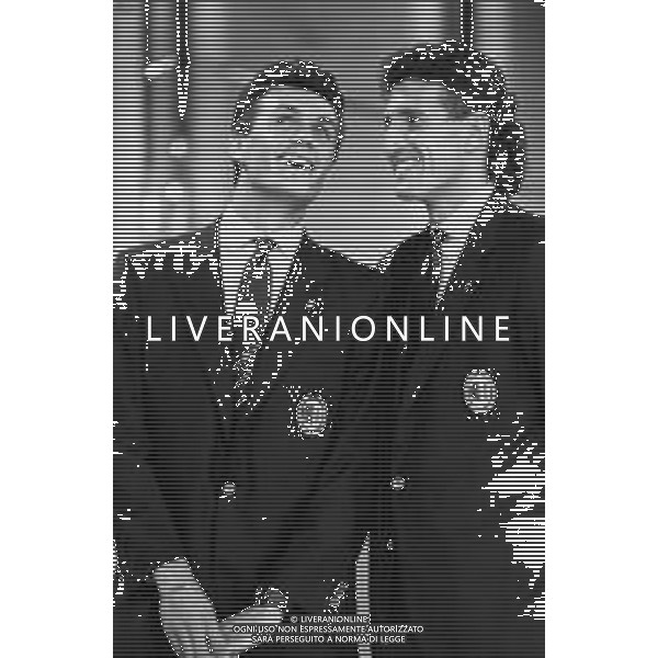 GIOCATORI DELLA SQUADRA DEL MILAN VINCITORE DELLA CHAMPIONS LEAGUE OSPITI A TELEMIKE 1988-1989 NELLA FOTO PAOLO MALDINI CON GIOVANNI GALLI ©Archivio Giovanni Liverani/AGENZIA ALDO LIVERANI SAS