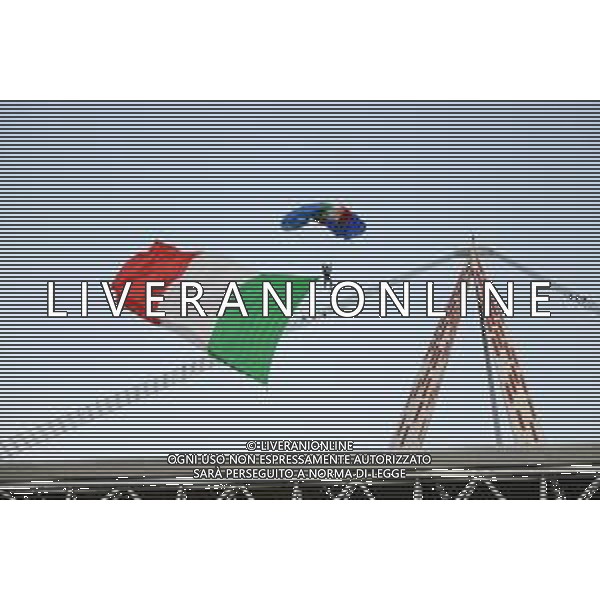 Torino 25.05.2021 Allianz Stadium La partita del cuore 30° edizione Nazionale Italiana Cantanti vs Campioni per la Ricerca ©Viganti/Agenzia Aldo Liverani Nella foto: paracadutisti dell\'esercito italiano ©Viganti / AGENZIA ALDO LIVERANI SAS