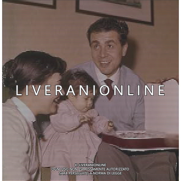 RETROSPETTIVA ENZO TORTORA PRESENTATORE TELEVISIVO NELLA FOTO ENZO TORTORA CON LA MOGLIE MIRANDA FANTACCI E LA FIGLIA AG ALDO LIVERANI SAS