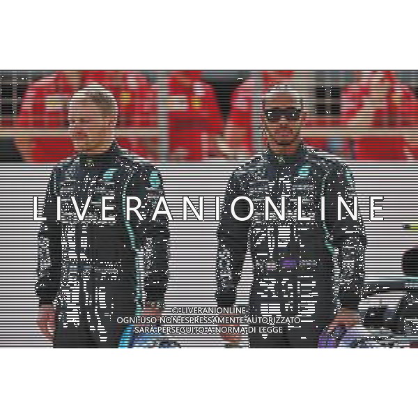 (L to R): Valtteri Bottas (FIN) Mercedes AMG F1 with Lewis Hamilton (GBR) Mercedes AMG F1. 12.03.2021. Formula 1 Testing, Sakhir, Bahrain, Day One. - www.xpbimages.com, EMail: requests@xpbimages.com © Copyright: Batchelor / XPB Images/ AGENZIA ALDO LIVERANI SAS - ITALY ONLY EDITORIAL USE ONLY