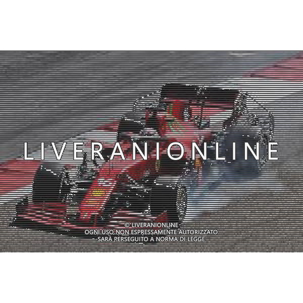 Charles Leclerc (MON) Ferrari SF-21 locks up under braking. 12.03.2021. Formula 1 Testing, Sakhir, Bahrain, Day One. - www.xpbimages.com, EMail: requests@xpbimages.com © Copyright: Batchelor / XPB Images/ AGENZIA ALDO LIVERANI SAS - ITALY ONLY EDITORIAL USE ONLY