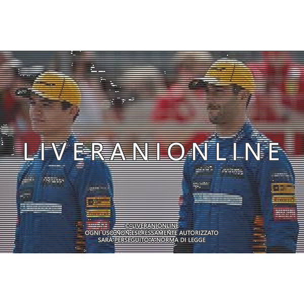 Lando Norris (GBR), McLaren F1 Team and Daniel Ricciardo (AUS), McLaren F1 Team 12.03.2021. Formula 1 Testing, Sakhir, Bahrain, Day One. - www.xpbimages.com, EMail: requests@xpbimages.com ¬© Copyright: Charniaux / XPB Images/ AGENZIA ALDO LIVERANI SAS - ITALY ONLY EDITORIAL USE ONLY
