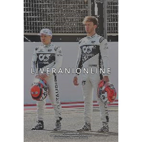 (L to R): Yuki Tsunoda (JPN) AlphaTauri and Pierre Gasly (FRA) AlphaTauri. 12.03.2021. Formula 1 Testing, Sakhir, Bahrain, Day One. - www.xpbimages.com, EMail: requests@xpbimages.com © Copyright: Batchelor / XPB Images/ AGENZIA ALDO LIVERANI SAS - ITALY ONLY EDITORIAL USE ONLY