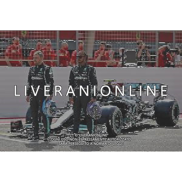 (L to R): Valtteri Bottas (FIN) Mercedes AMG F1 W12 and Lewis Hamilton (GBR) Mercedes AMG F1. 12.03.2021. Formula 1 Testing, Sakhir, Bahrain, Day One. - www.xpbimages.com, EMail: requests@xpbimages.com © Copyright: Batchelor / XPB Images/ AGENZIA ALDO LIVERANI SAS - ITALY ONLY EDITORIAL USE ONLY