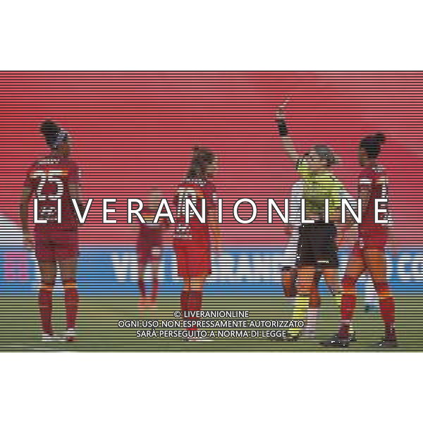 Scaccianocer/LMedia - Finals - AC Milan vs AS Roma - Italian Coppa Italia Women football match 2020/2021 30 May 2021 - MAPEI Stadium, Reggio Emilia, Italy Photo showing: Manuela Giugliano (AS Roma) is given a yellow card @Scaccianocer/LMedia/ AGENZIA ALDO LIVERANI SAS