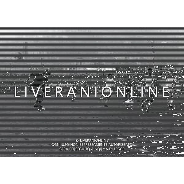 25-11-1979 COMO CAMPIONATO DI CALCIO SERIE B COMO-MONZA 1-1 NELLA FOTO AZIONE DI GIOCO AG ALDO LIVERANI SAS