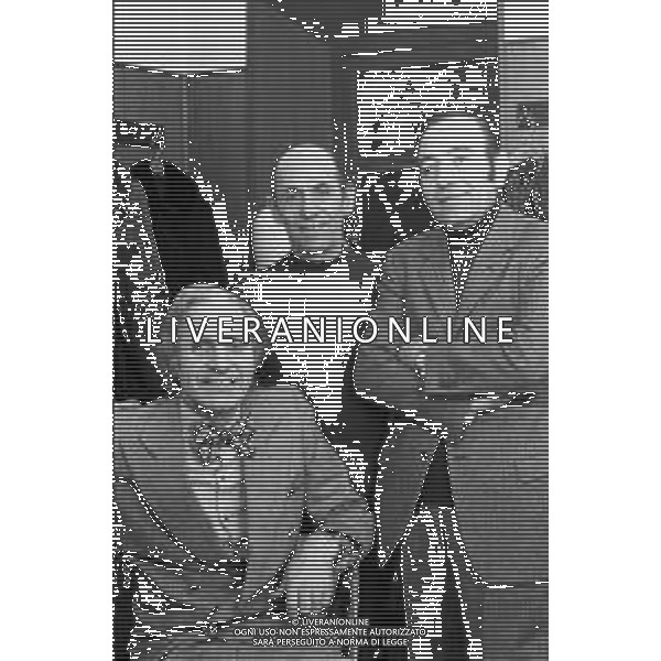 I LEGNANESI COMPAGNIA TEATRALE DIALETTALE A MILANO NEL 1973 - RETROSPETTIVA NELLA FOTO FELICE MUSAZZI, RENATO LOMBARDI, CARLETTO OLDRINI E TONY BARLOCCO ©Archivio Giovanni Liverani/DFP/AGENZIA ALDO LIVERANI SAS