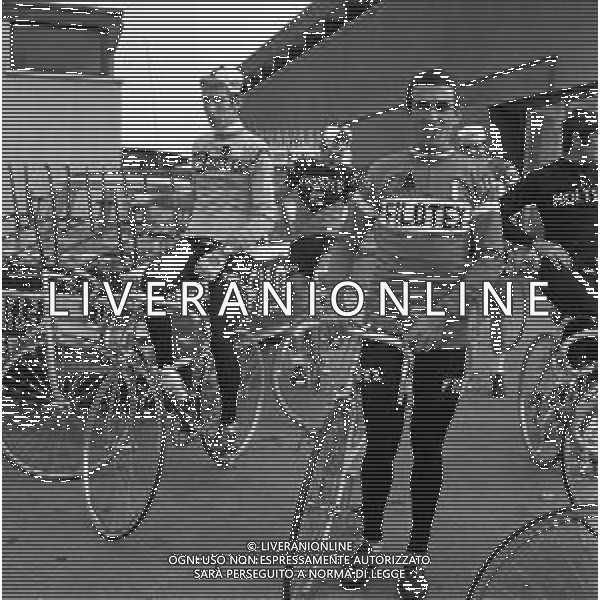 RADUNO DEI CICLISTI ITALIANI A MENDRISIO PER I CAMPIONATI DEL MONDO DI CICLISMO SU STRADA 04.09.1971 - RETROSPETTIVA NELLA FOTO FELICE GIMONDI E FRANCO BITOSSI ©Archivio Giovanni Liverani/AGENZIA ALDO LIVERANI SAS