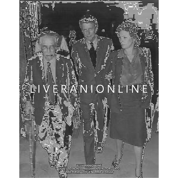 RETROSPETTIVA CARLO CARACCIOLO EDITORE E GIORNALISTA NELLA FOTO CON MARIO SOLDATI e Violante Visconti di Modrone ©Archivio Giovanni Liverani/AGENZIA ALDO LIVERANI SAS