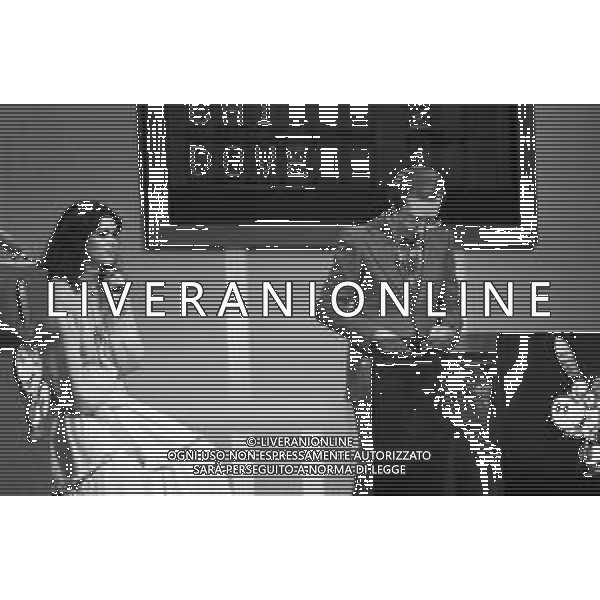 RETROSPETTIVA MIKE BONGIORNO CONDUTTORE TELEVISIVO NELLA TRASMISSIONE TELEVISIVA \'SCOMMETTIAMO\' GIOCO A QUIZ NEL 1978 Nella foto la Valletta Patrizia Garganese ©Archivio Giovanni Liverani/AGENZIA ALDO LIVERANI SAS