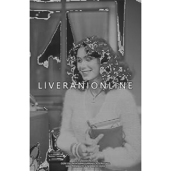 RETROSPETTIVA MIKE BONGIORNO CONDUTTORE TELEVISIVO NELLA TRASMISSIONE TELEVISIVA \'SCOMMETTIAMO\' GIOCO A QUIZ NEL 1978 Nella foto la Valletta Patrizia Garganese ©Archivio Giovanni Liverani/AGENZIA ALDO LIVERANI SAS