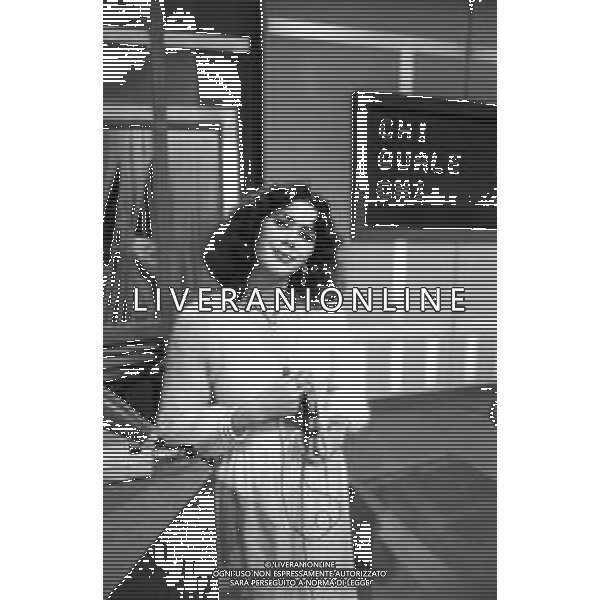 RETROSPETTIVA MIKE BONGIORNO CONDUTTORE TELEVISIVO NELLA TRASMISSIONE TELEVISIVA \'SCOMMETTIAMO\' GIOCO A QUIZ NEL 1978 Nella foto la Valletta Patrizia Garganese ©Archivio Giovanni Liverani/AGENZIA ALDO LIVERANI SAS