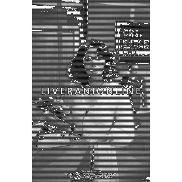 RETROSPETTIVA MIKE BONGIORNO CONDUTTORE TELEVISIVO NELLA TRASMISSIONE TELEVISIVA \'SCOMMETTIAMO\' GIOCO A QUIZ NEL 1978 Nella foto la Valletta Patrizia Garganese ©Archivio Giovanni Liverani/AGENZIA ALDO LIVERANI SAS