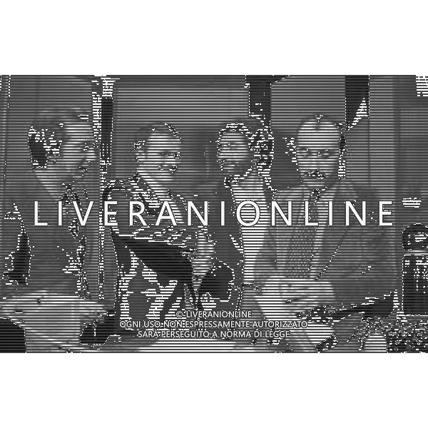 RETROSPETTIVA MIKE BONGIORNO CONDUTTORE TELEVISIVO NELLA TRASMISSIONE TELEVISIVA \'SCOMMETTIAMO\' GIOCO A QUIZ NEL 1978 Nella foto il concorrente Paolo Paolicchi e il notaio Ludovico Peregrini ©Archivio Giovanni Liverani/AGENZIA ALDO LIVERANI SAS