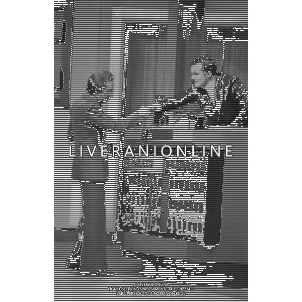 RETROSPETTIVA MIKE BONGIORNO CONDUTTORE TELEVISIVO NELLA TRASMISSIONE TELEVISIVA \'SCOMMETTIAMO\' GIOCO A QUIZ NEL 1978 Nella foto il concorrente Paolo Paolicchi  ©Archivio Giovanni Liverani/AGENZIA ALDO LIVERANI SAS