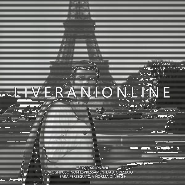 RETROSPETTIVA REED DEAN ATTORE NELLA FOTO REED DEAN A PARIGI NELL\'ANNO 1967 AG ALDO LIVERANI SAS