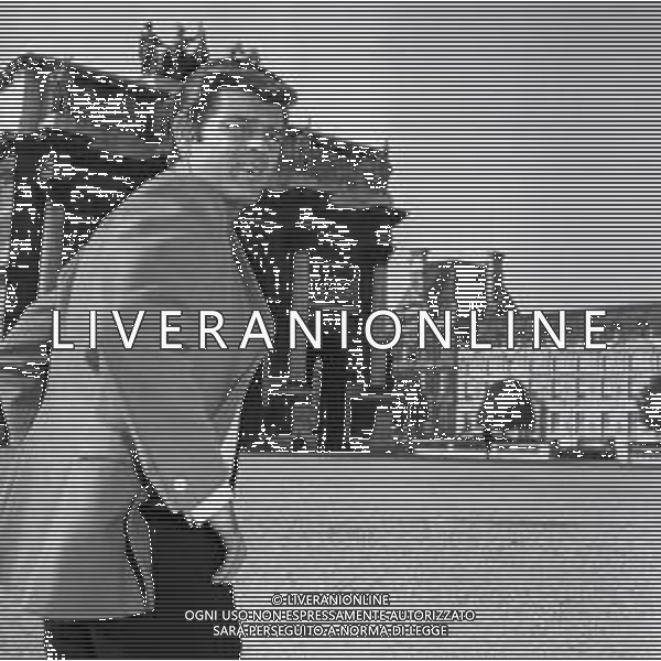 RETROSPETTIVA REED DEAN ATTORE NELLA FOTO REED DEAN A PARIGI NELL\'ANNO 1967 AG ALDO LIVERANI SAS