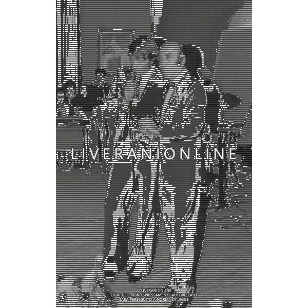 RETROSPETTIVA LUC MERENDA ATTORE NELLA FOTO LUC MERENDA A MILANO NELL\'ANNO 1975 A TAORMINA PERL\'ULIVO D\'ARGENTO AG ALDO LIVERANI SAS